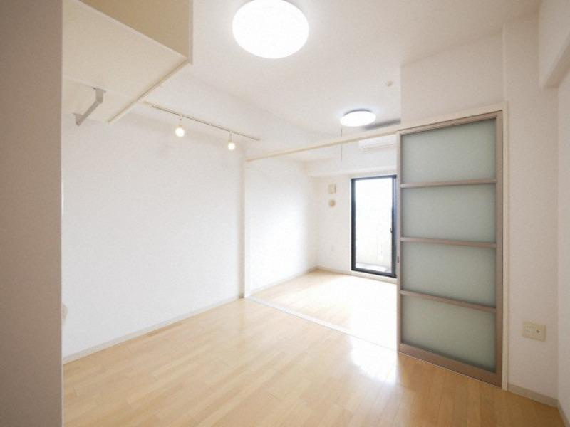 RIDGE江坂の居間・リビング