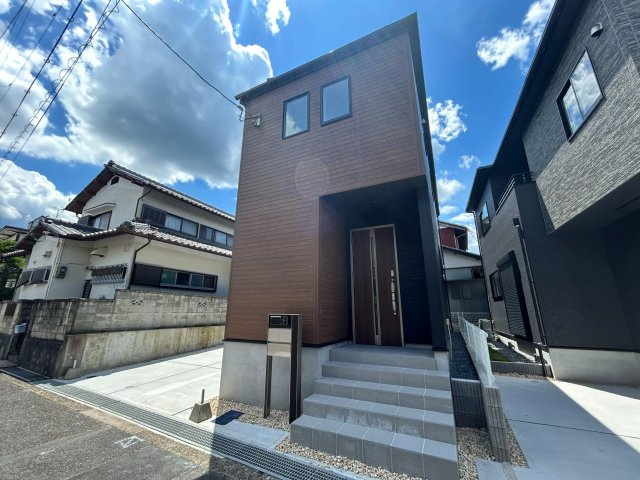 ＪＲ山陰本線『並河』駅まで徒歩５分♪折上・勾配天井付きの開放感のある３ＬＤＫ☆亀岡市大井町かすみケ丘の外観|外観