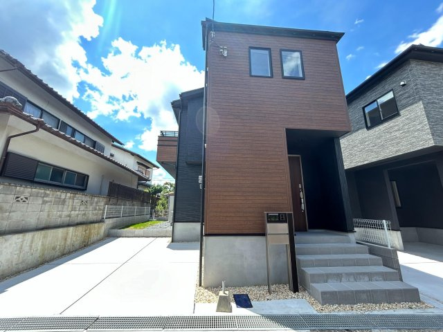 ＪＲ山陰本線『並河』駅まで徒歩５分♪折上・勾配天井付きの開放感のある３ＬＤＫ☆亀岡市大井町かすみケ丘の外観|外観