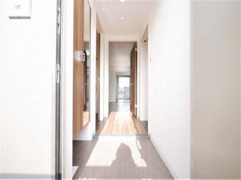 リッジガーデンエサカワンの玄関