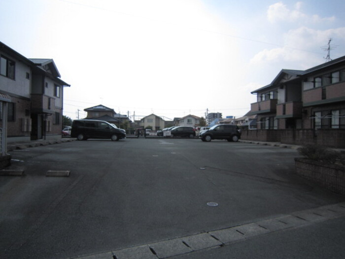 熊本市南区出仲間９丁目のアパートの駐車場