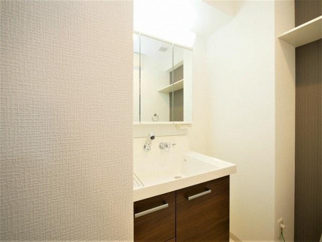 サムティ江坂JuReveの独立洗面台