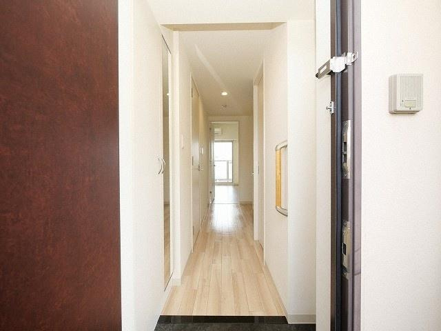 アリビオ江坂垂水町の玄関