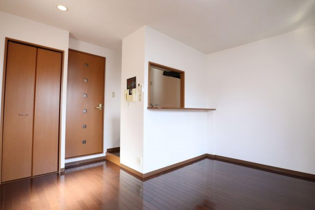 ラトゥール江坂の居間・リビング|洋室