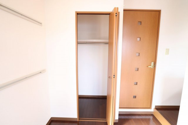 ラトゥール江坂の収納|ウォークインクローゼット