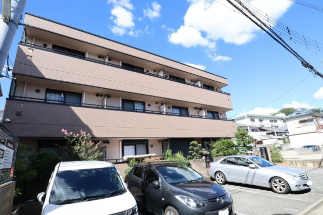 ラトゥール江坂の外観