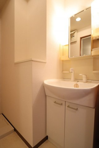 ラトゥール江坂の独立洗面台|洗髪洗面化粧台