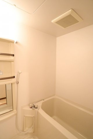 ラトゥール江坂の浴室