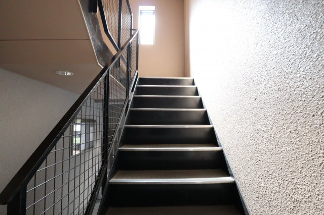 ラトゥール江坂のその他共用部分|階段