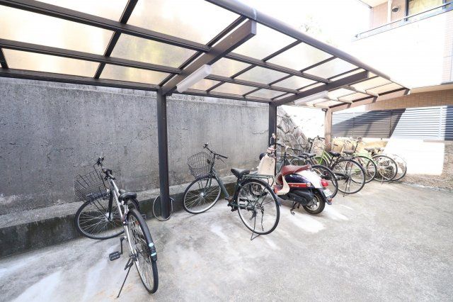 ラトゥール江坂のその他共用部分|自転車置場