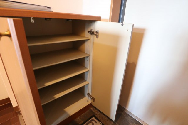 ラトゥール江坂の収納|シューズボックス