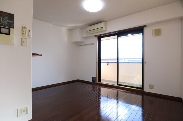 ラトゥール江坂の居間・リビング|洋室