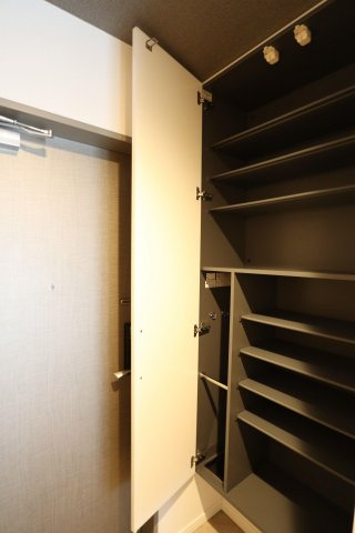 グランセジュール江坂の収納|シューズボックス