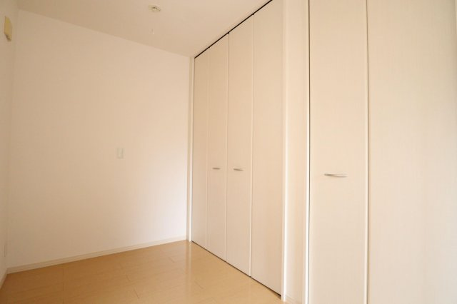 サニーコートの洋室