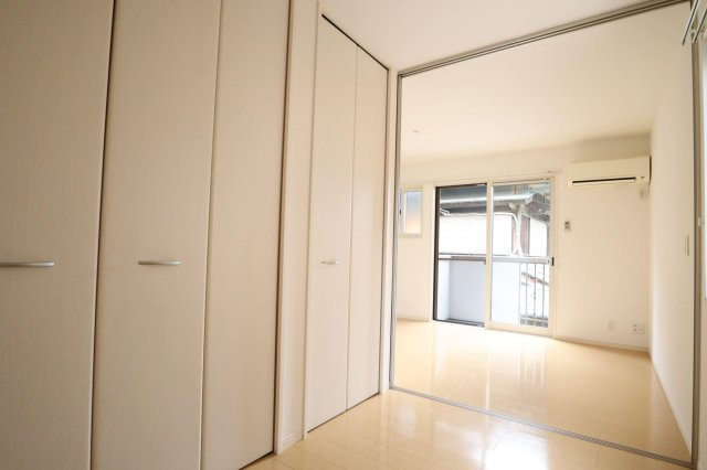 サニーコートの洋室