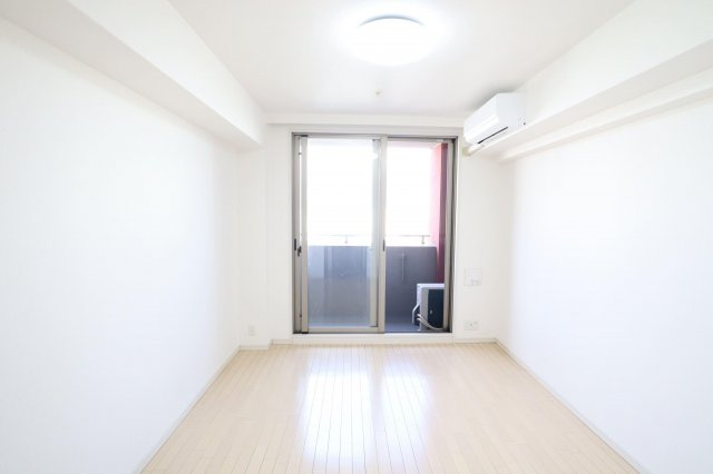 エスティメゾン京橋の居間・リビング