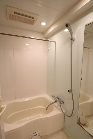 エスティメゾン京橋の浴室