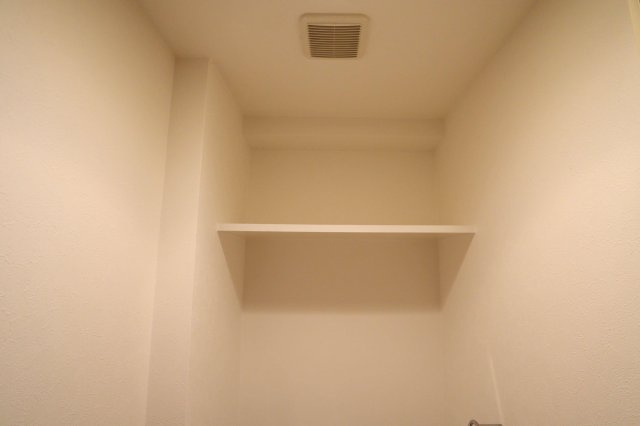 エスティメゾン京橋のトイレ|トイレ（棚）