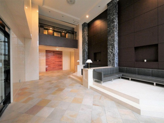 エスティメゾン京橋のロビー