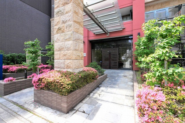 Lasante京橋のエントランス