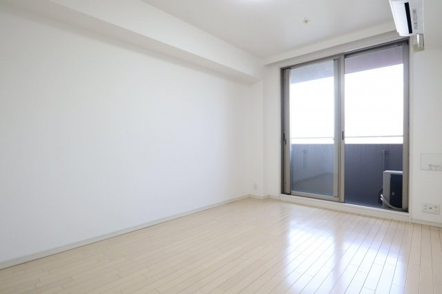 エスティメゾン京橋の居間・リビング