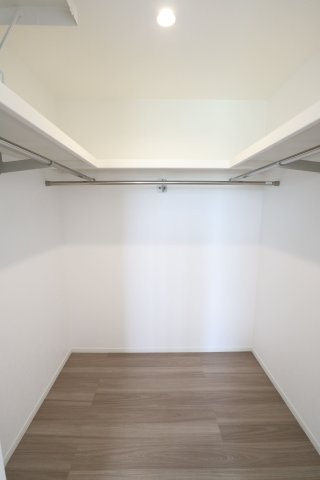 ウィステリア千里山１号棟の収納|洋室6.3帖（ウォークインクローゼット）