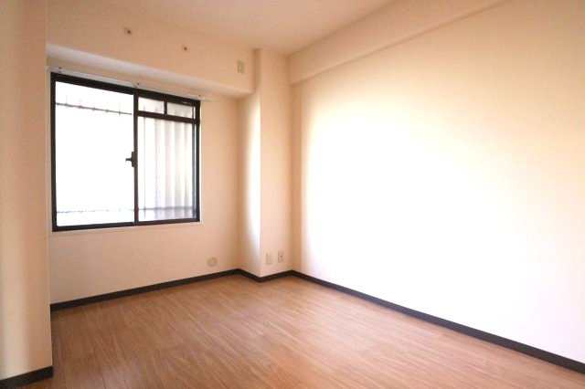 プレステージ上山手の洋室