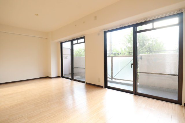 プレステージ上山手の居間・リビング