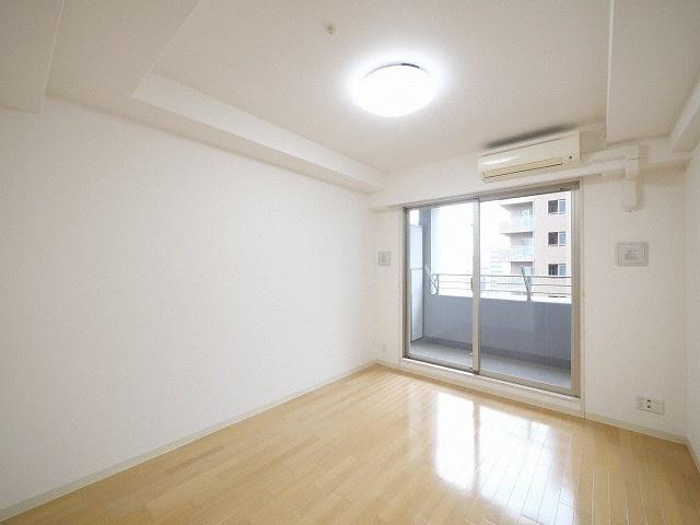 プラウドフラット新大阪の洋室