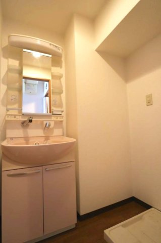 第16関根マンションの独立洗面台