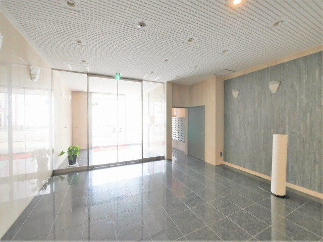 第1関根マンションのエントランス