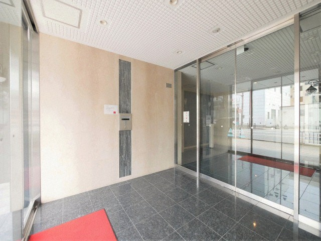 第1関根マンションのエントランス