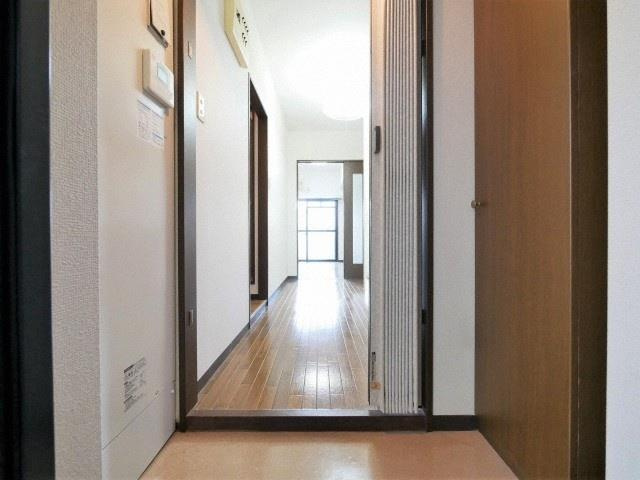 第13関根マンションの玄関