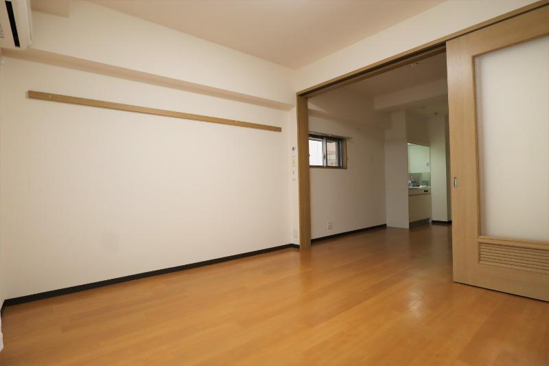 パストラーレ江坂の洋室