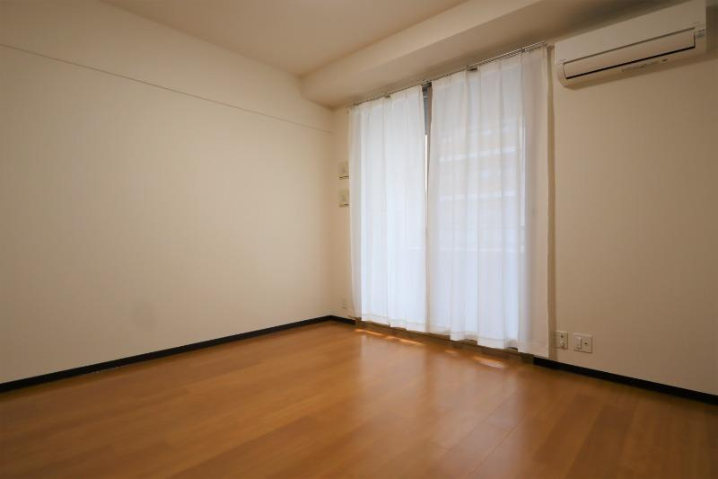 パストラーレ江坂の洋室