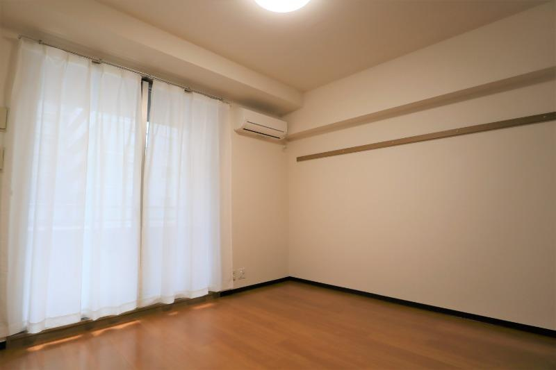 パストラーレ江坂の洋室