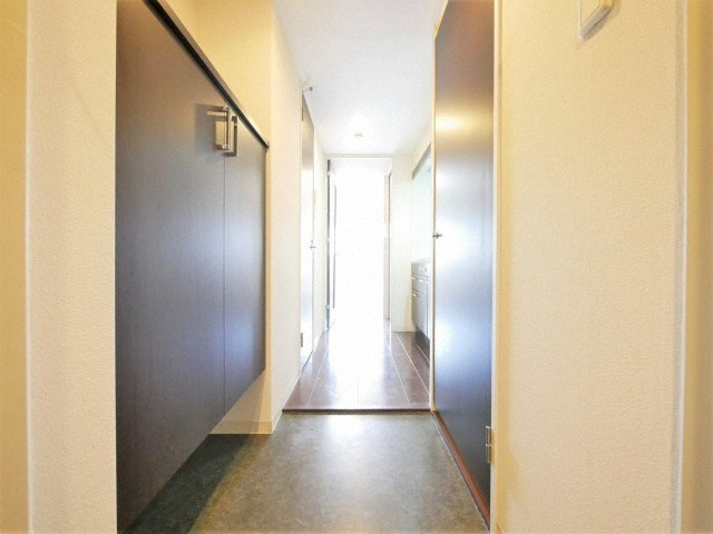 セレニテ新大阪弐番館の玄関