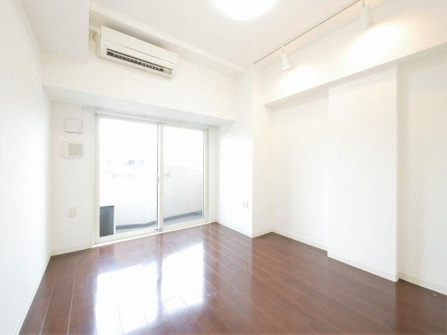 セレニテ新大阪弐番館の居間・リビング