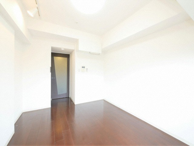 セレニテ新大阪弐番館の居間・リビング