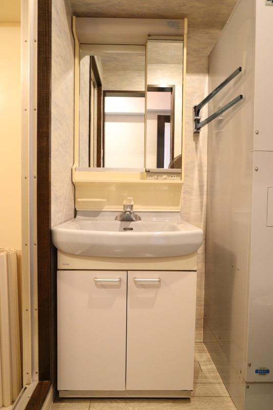 ミールズ新大阪の独立洗面台