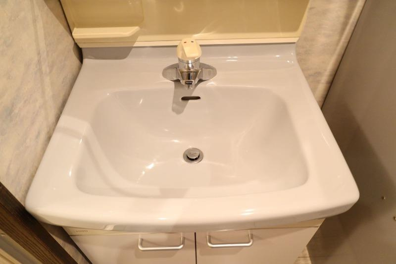 ミールズ新大阪の独立洗面台