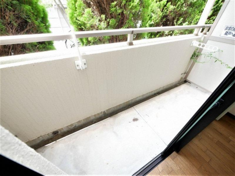 パインコート江坂IIのバルコニー