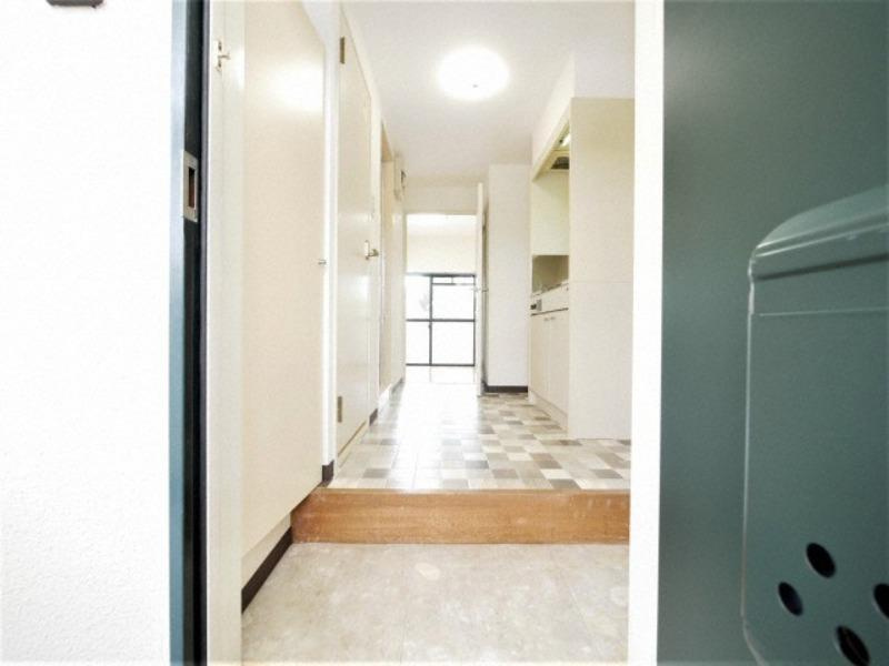 パインコート江坂IIの玄関