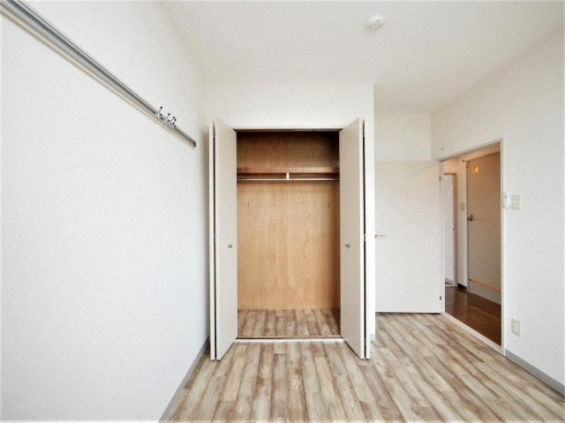 パインコート江坂Iの洋室