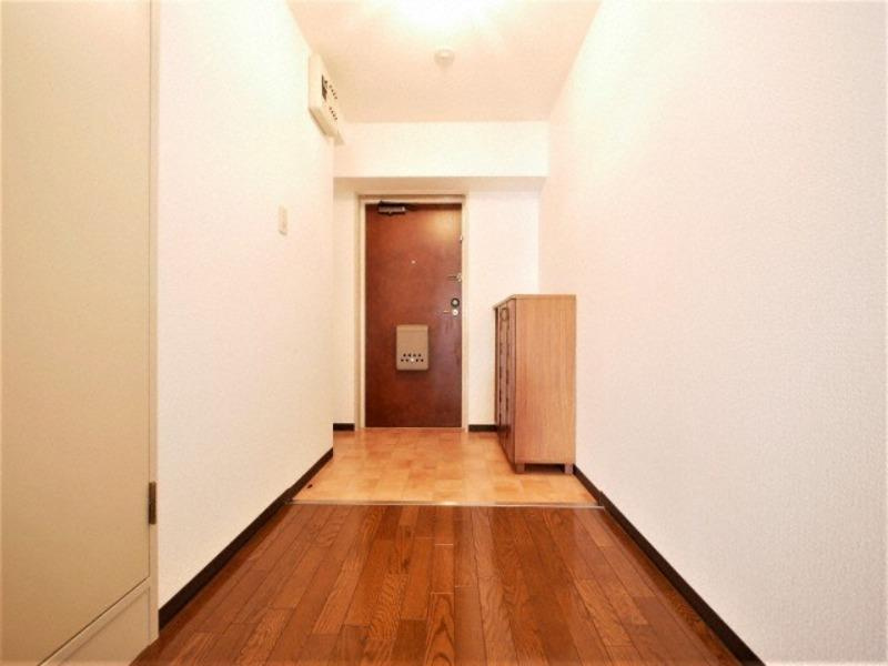 パインコート江坂Iの玄関