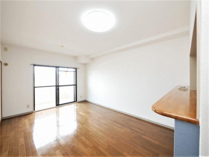 パインコート江坂Iの居間・リビング