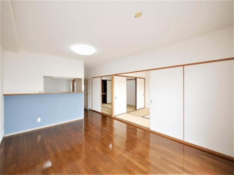 パインコート江坂Iの居間・リビング