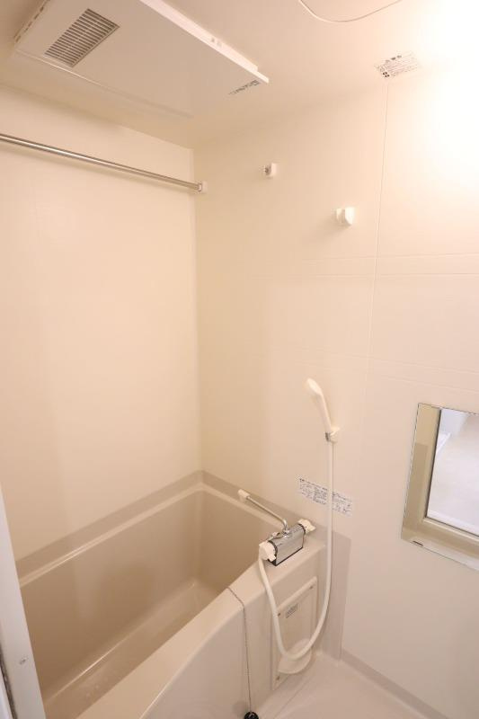 エルプレイス東三国の浴室