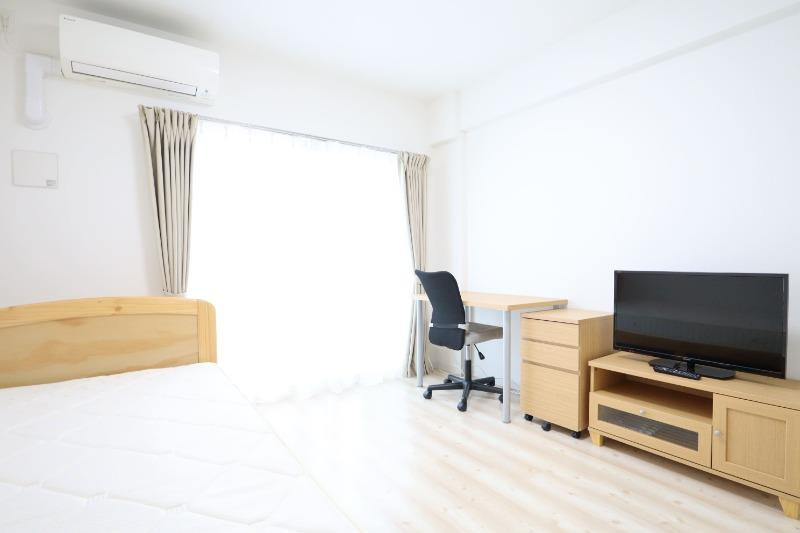 エルプレイス東三国の洋室