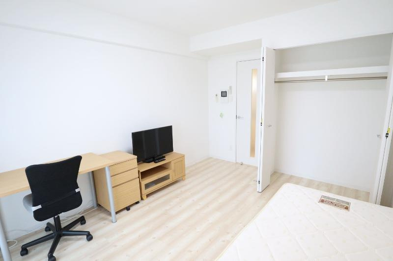 エルプレイス東三国の洋室